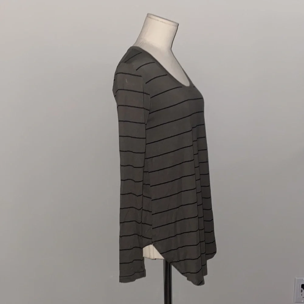 Striped tunic. - Picture 2 of 2